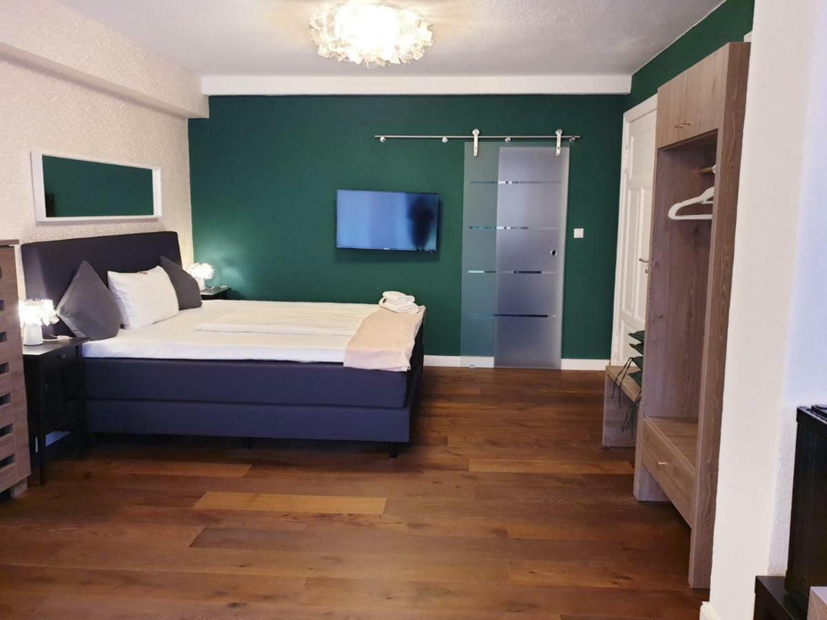 Monopol Boutique 2*
